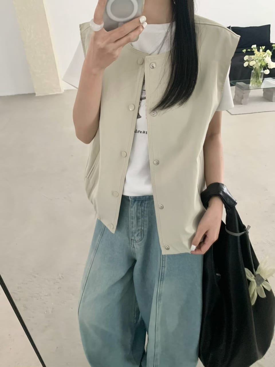 烟灰色马甲 - 上身正面穿搭