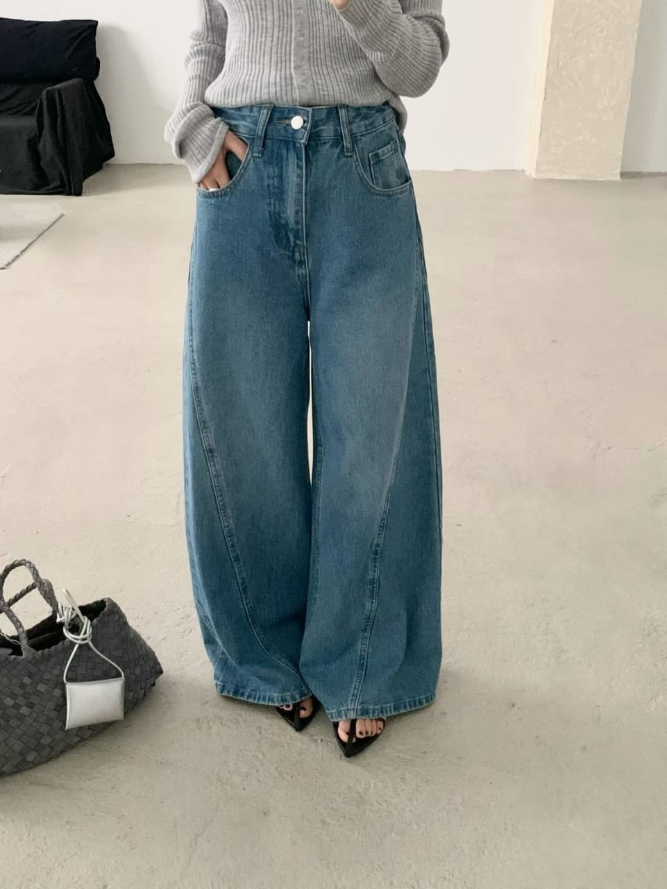 Wide-leg jeans full length front