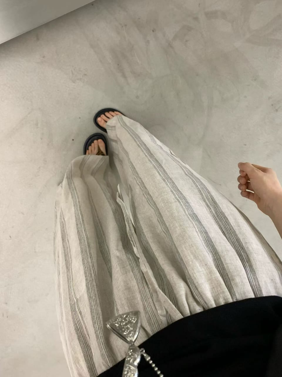 条纹抽绳阔腿长裤 - 裤脚和面料质感俧拍细节