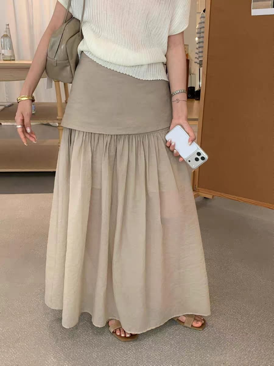 叠层蒂绻半身长裙 - 米色款实人配白色蒂绻上衣正面展示